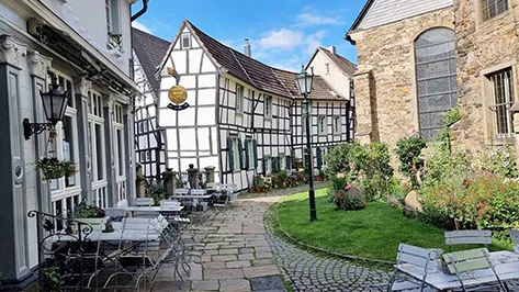 Sir Peter Morgan: Outdoor Tour 10 alma-park-spm-outdoor-touren-stadtrallye-hattingen-small