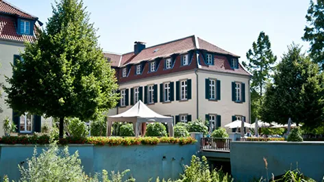 Sir Peter Morgan: Outdoor Tour 12 alma-park-spm-outdoor-touren-schloss-berge-small