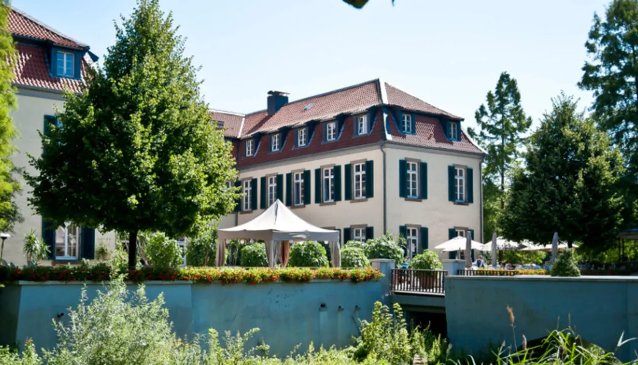Sir Peter Morgan: Outdoor Tour 4 alma-park-spm-outdoor-touren-schloss-berge