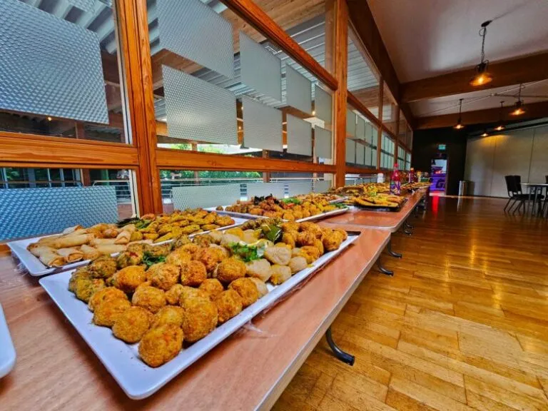 Buffets beim Teambuilding Exklusivbuchung im Alma Parks. Freizeitpark Exklusivbuchung Alma-Park